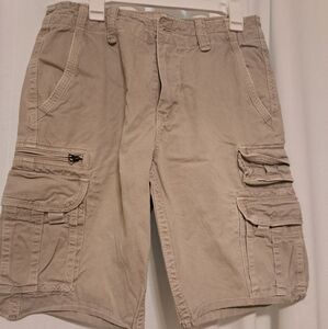 American Eagle Cargo short, light grey color, size 32.